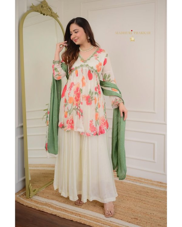 Pure Georgette Kurta with Sarara, Orna set - Image 5