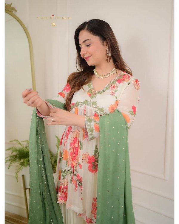 Pure Georgette Kurta with Sarara, Orna set - Image 7